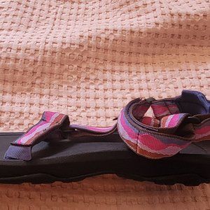 NWT Teva Hurricane XLT2